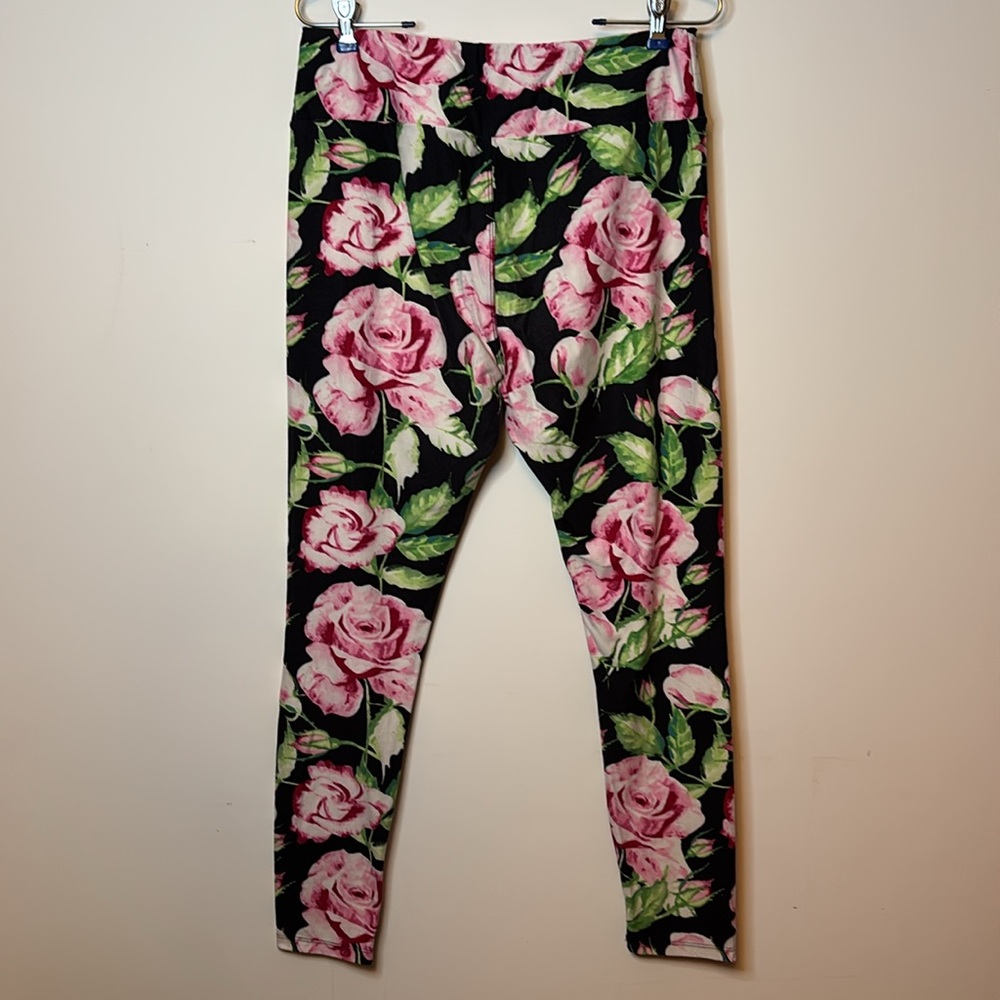 LuLaRoe leggings in size tall and curvy - Picture 2 of 4